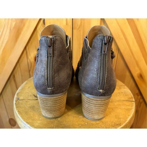 Not Rated Strappy Heeled Sandal Boots 10 Faux Suede Brown Block Heel Back Zip - Picture 4 of 8